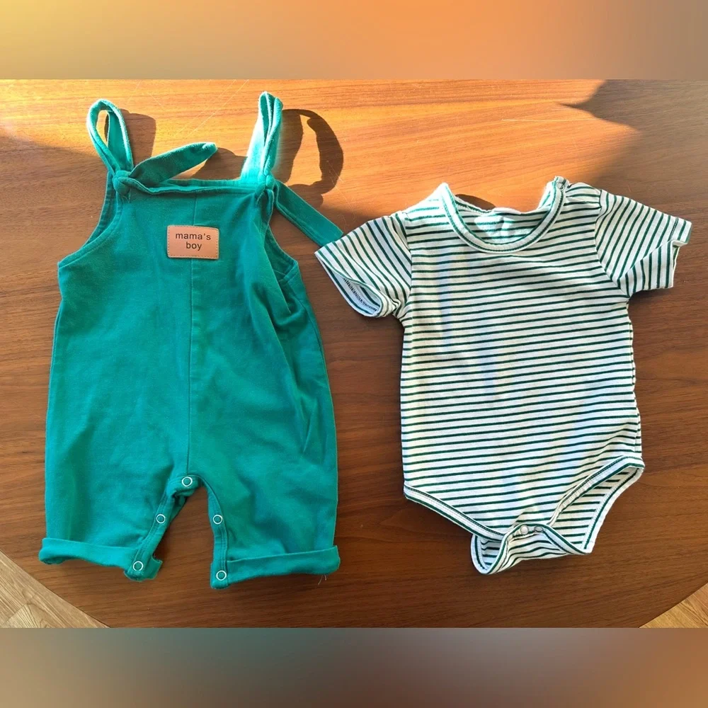 Mamas boy onesie and romper set. 12-18m - Picture 2 of 2